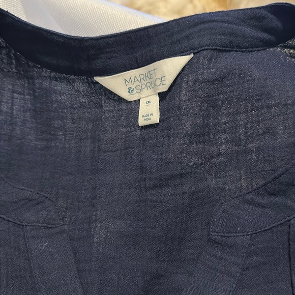 Navy blue linen top. - Picture 1 of 3